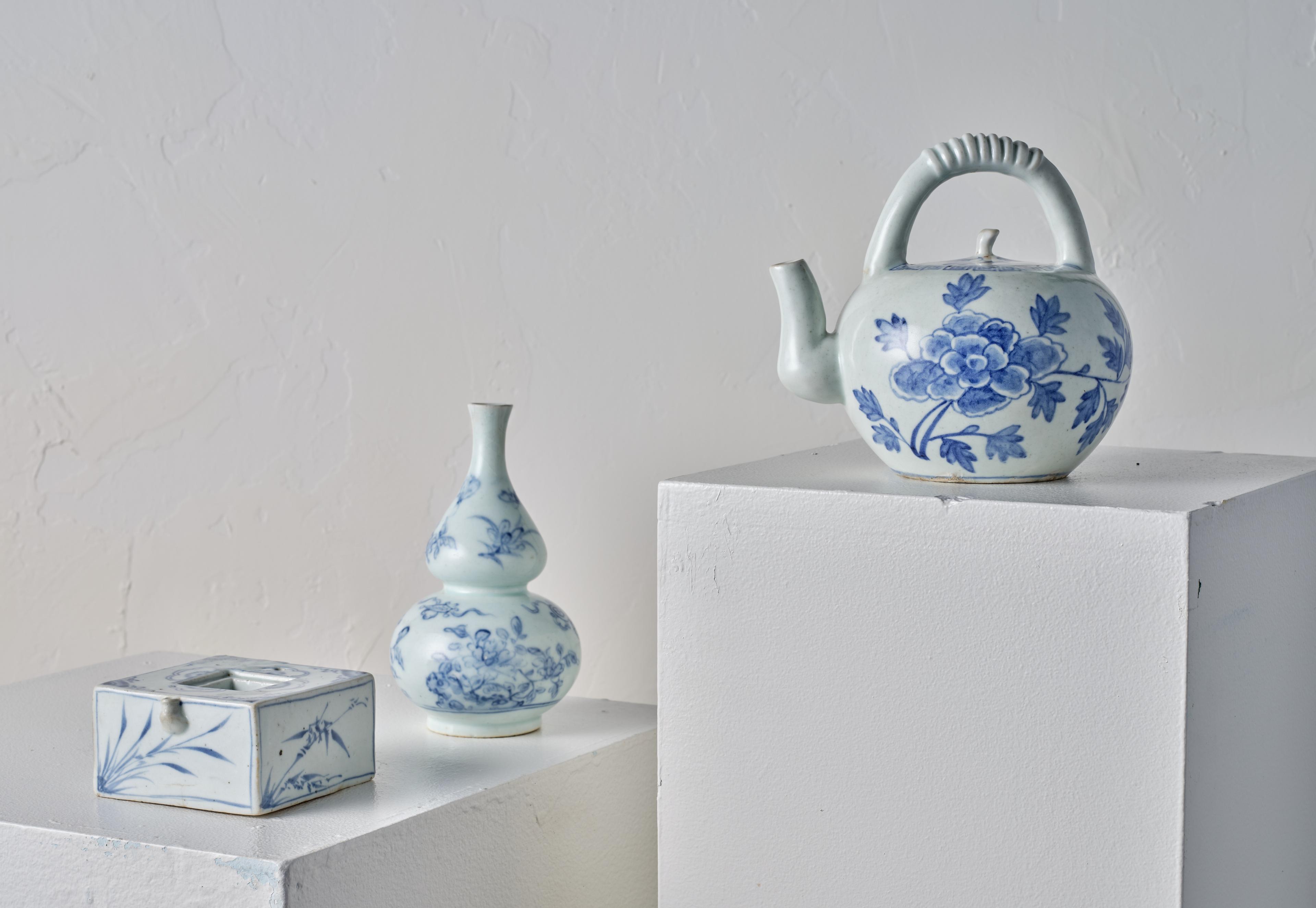 White Porcelain in Underglaze Cobalt-Blue